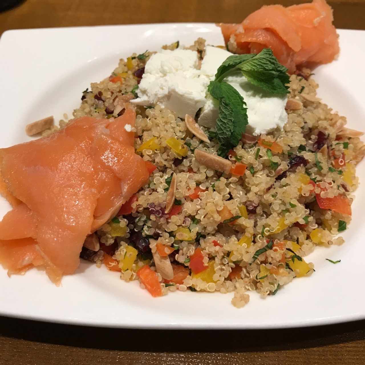 quinoa savaje + salmon ahumado
