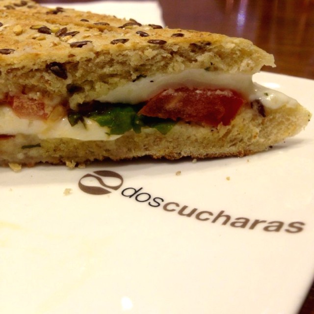 Sandwich Caprese - Pan Multigranos