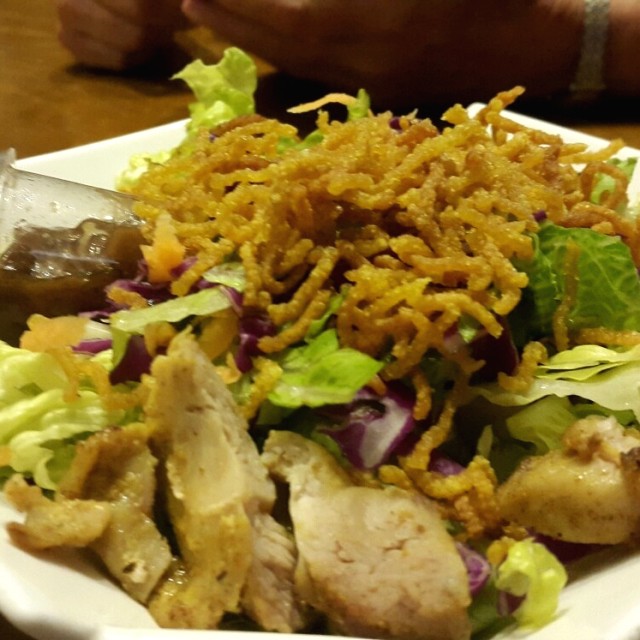 Ensalada Thai con pollo
