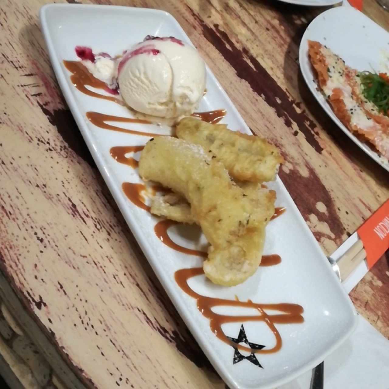banano tempura con helado