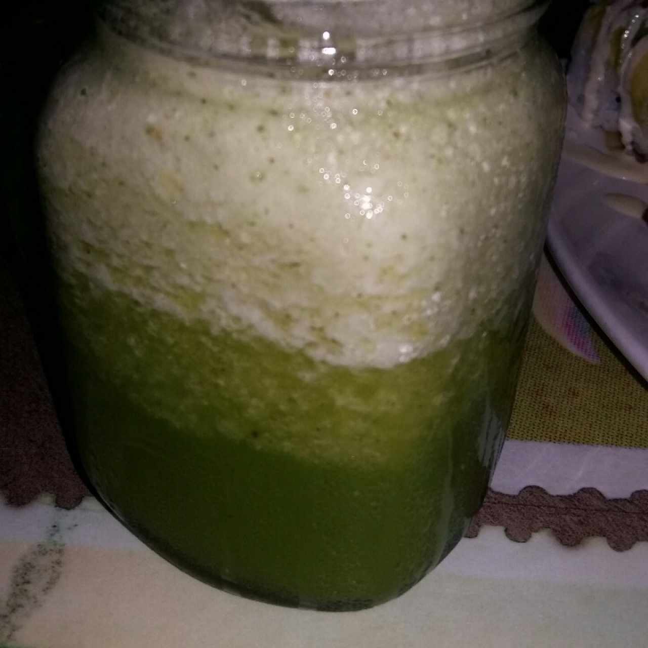 Jugo de piña, naranja y albahaca