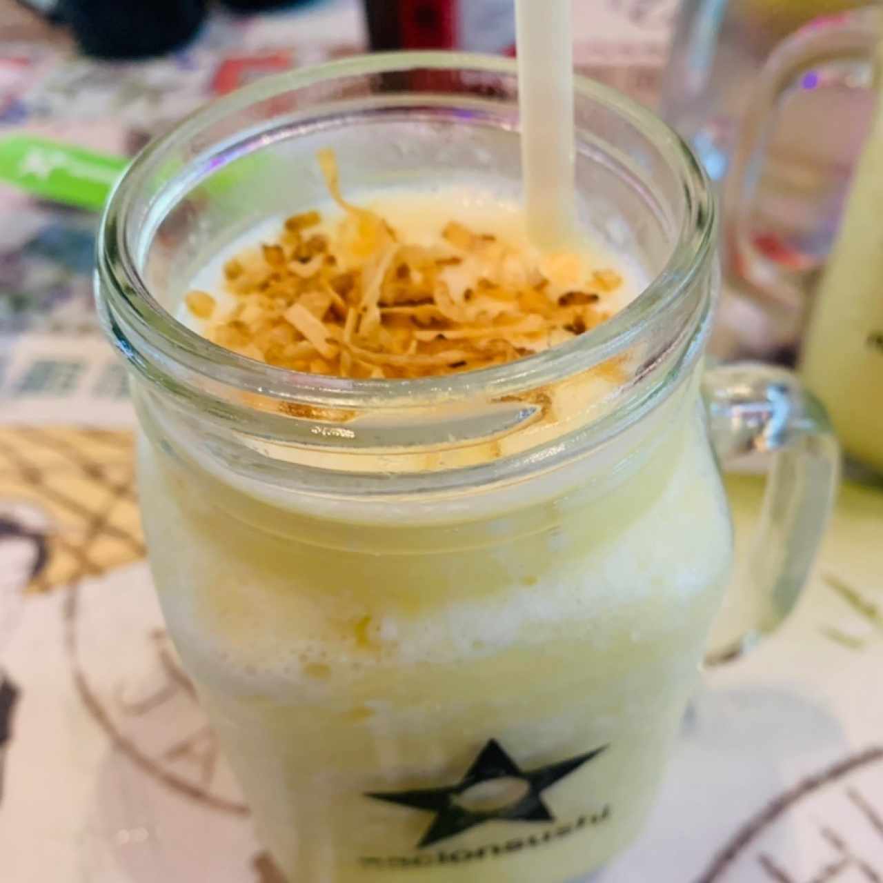 Jugo de piña, coco y naranja