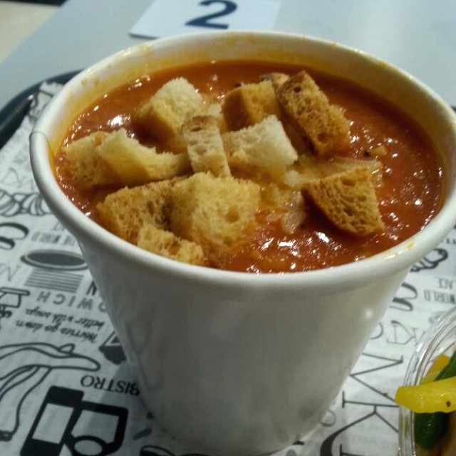 Sopa de tomates (grande)