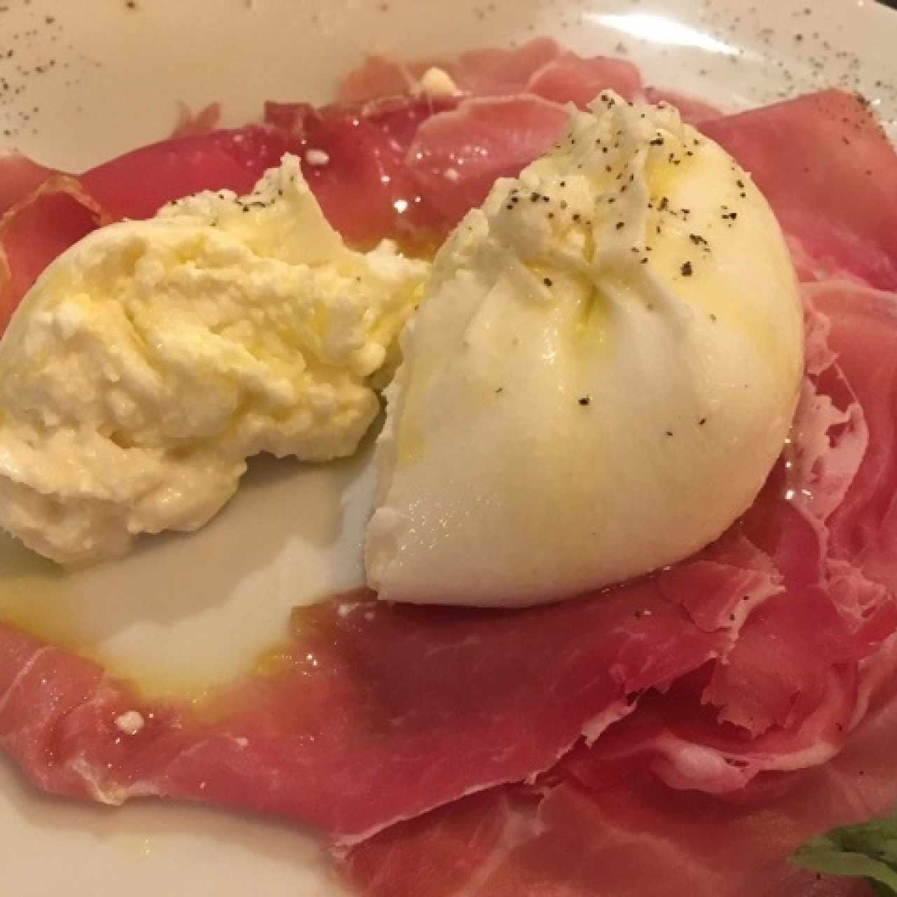 burrata con prosciutto