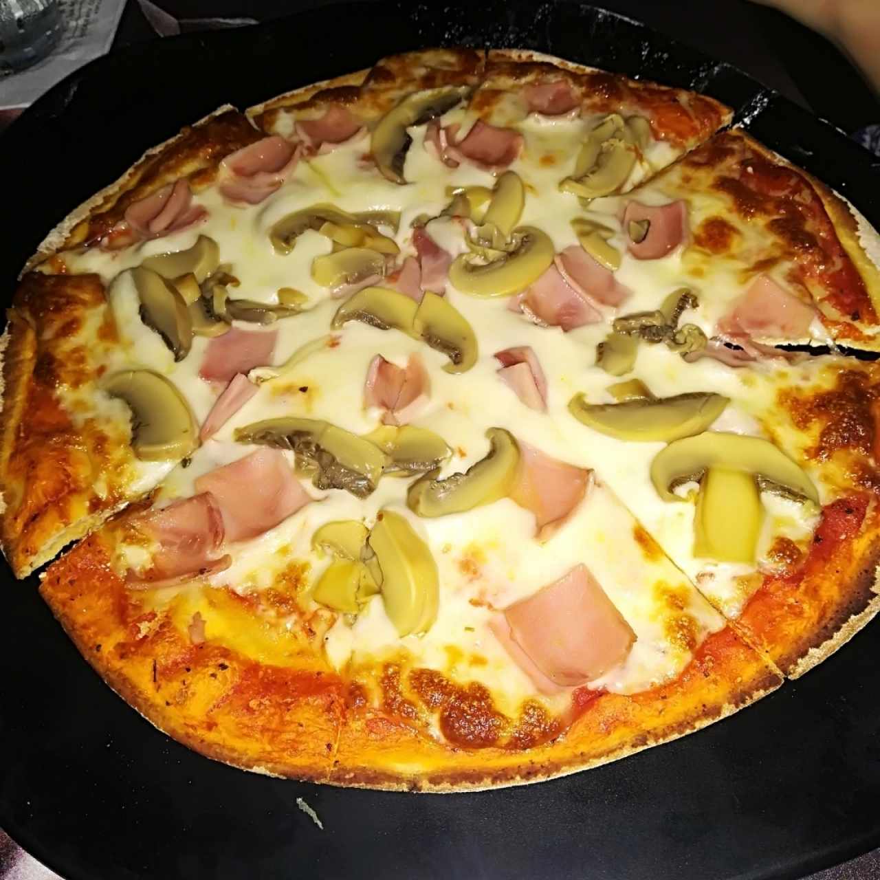 Pizza de Jamón y Hongos