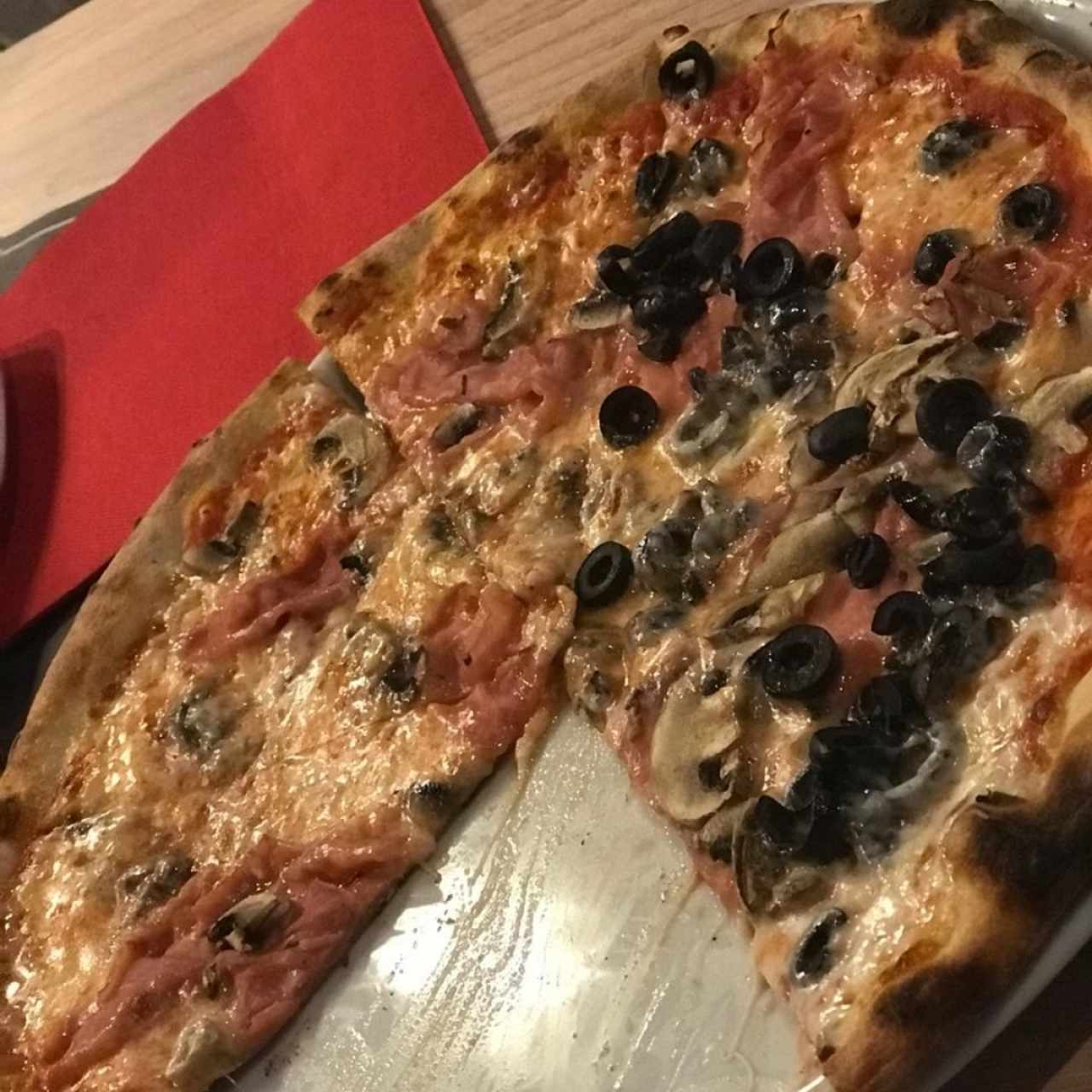 pizza prosciutto e fungi