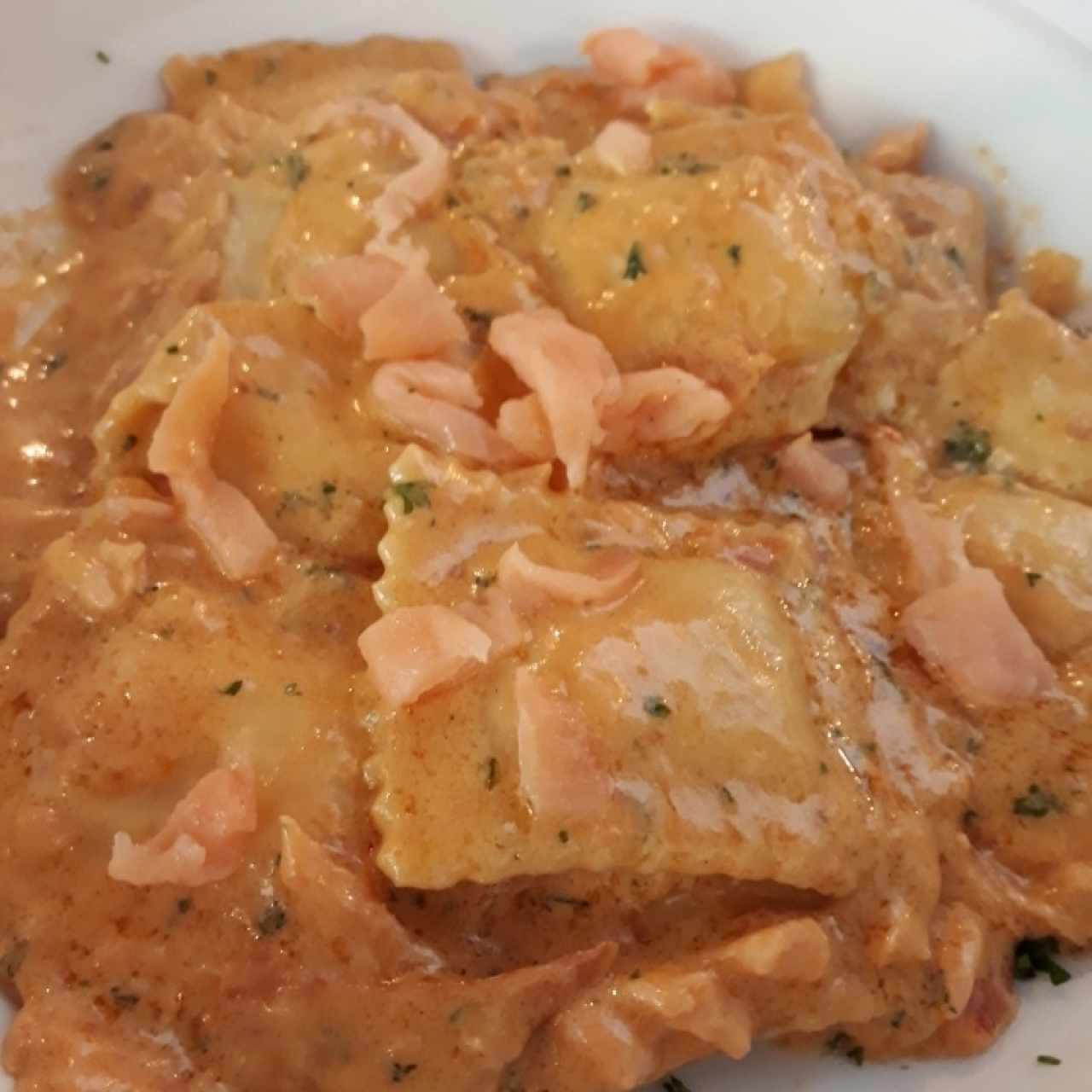 ravioli en salsa de salmon