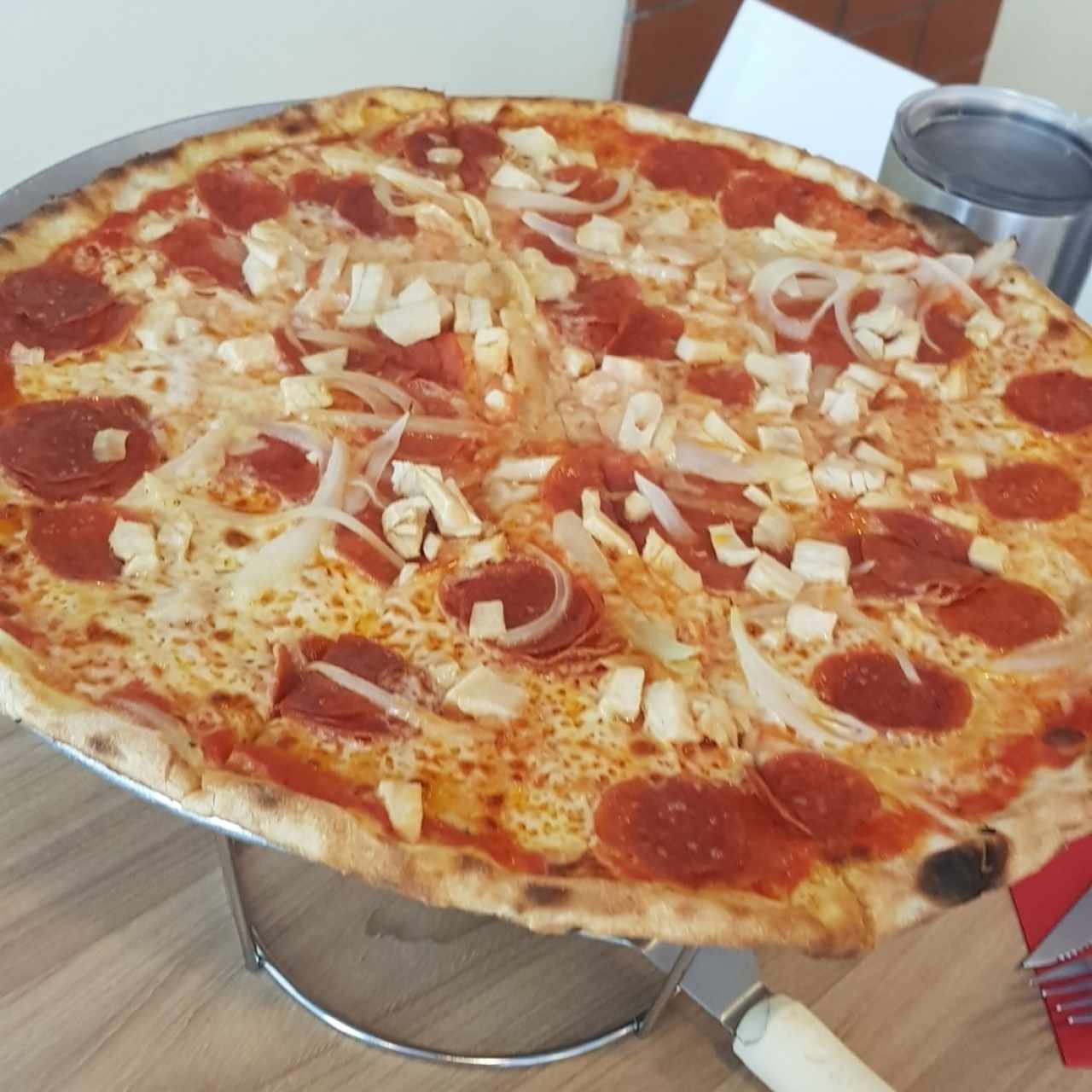 pepperoni,pollo y cebolla 