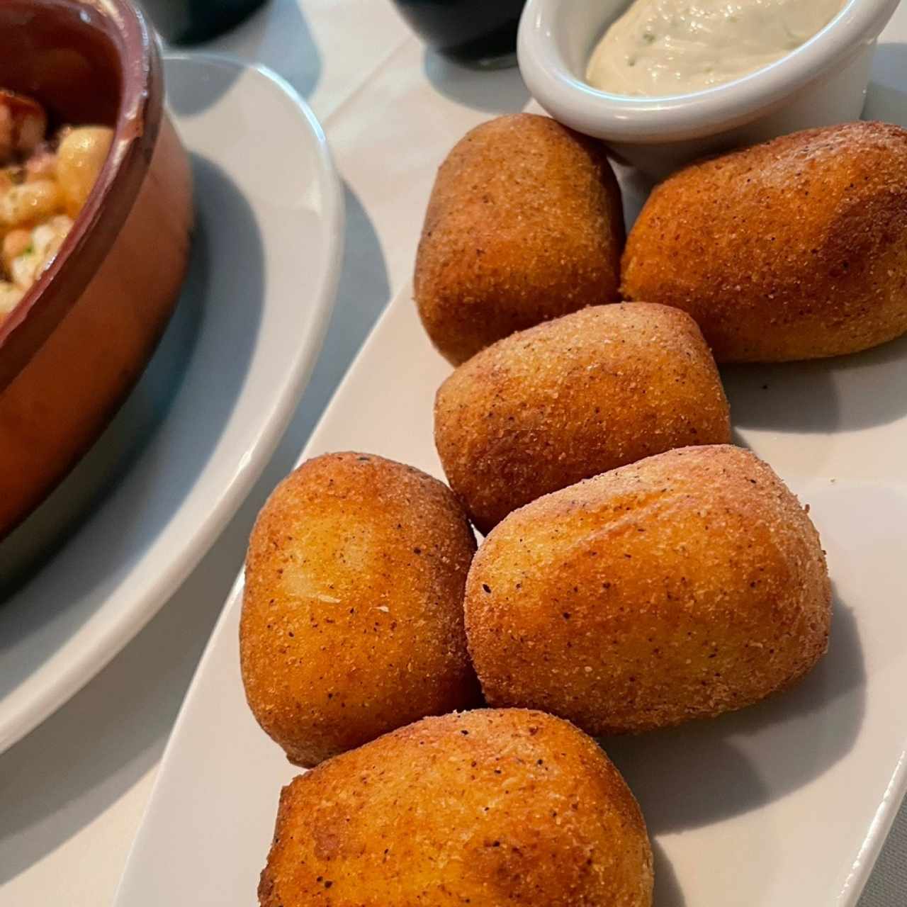 Croquetas de Bacalao o Croquetas de Jamon Serrano