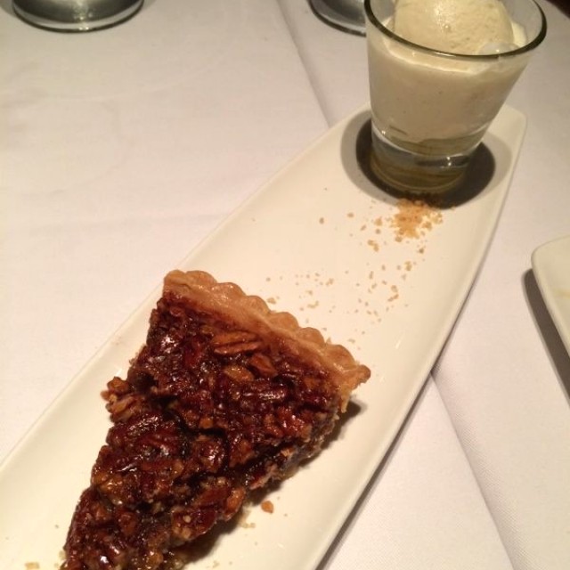 Pecan Pie Con Helado De Vainilla Bran