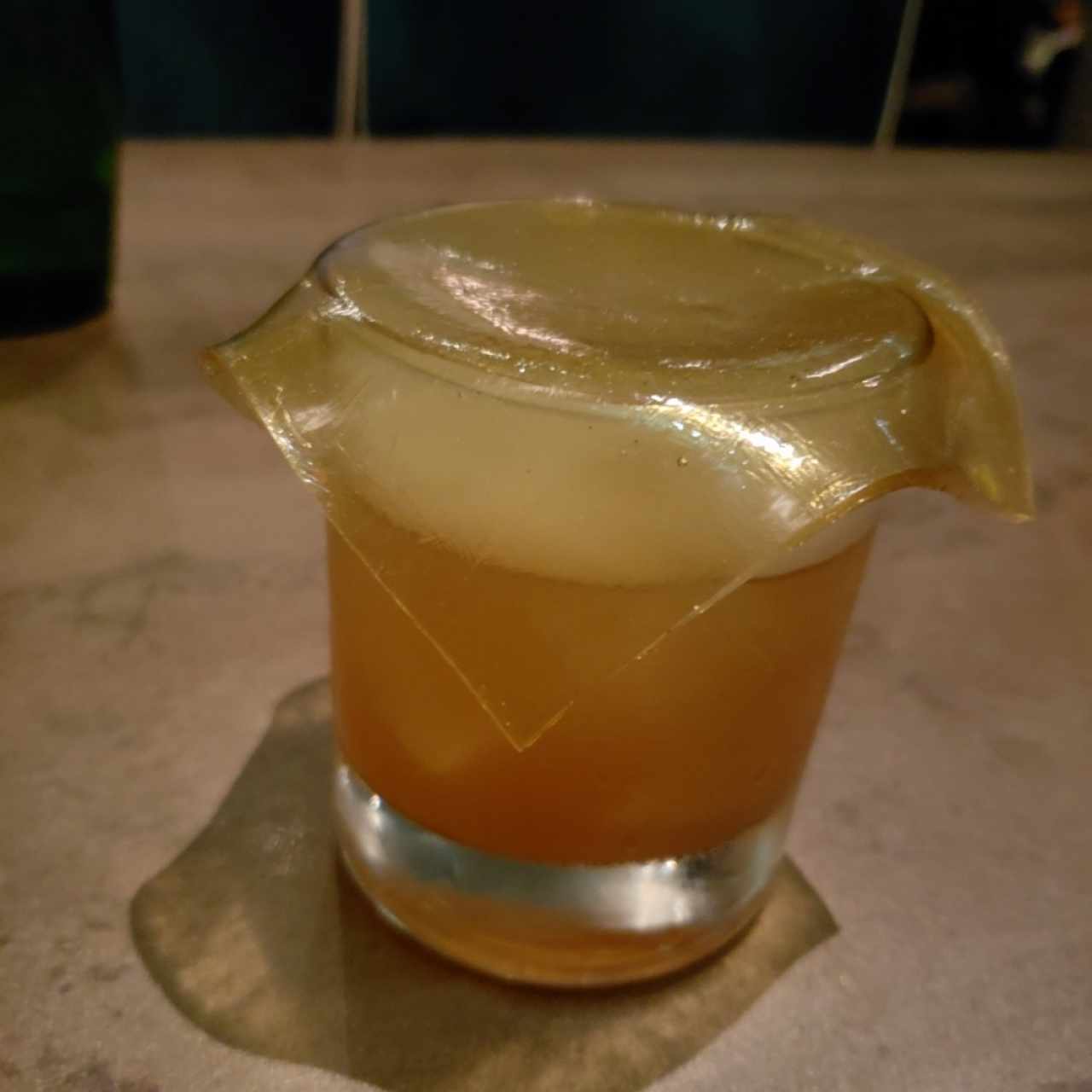 cocktail ron ahumado con jelly de miel de caña