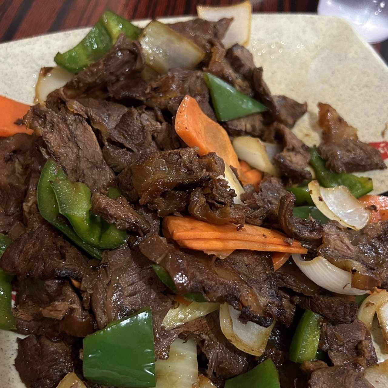 Carne Jarrete Salteado Con Vegetales