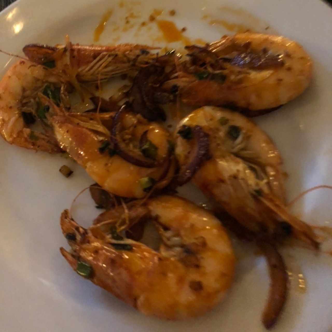 camarones salteados con mantequilla y vino blanco