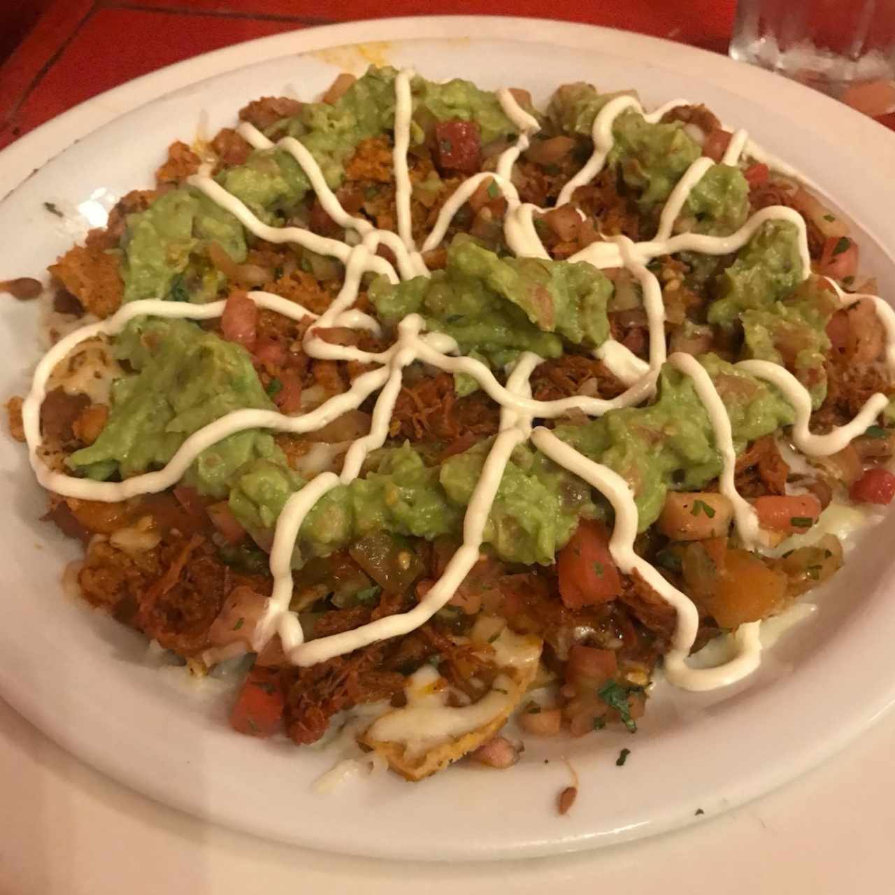 nachos especiales con carne y chorizo 