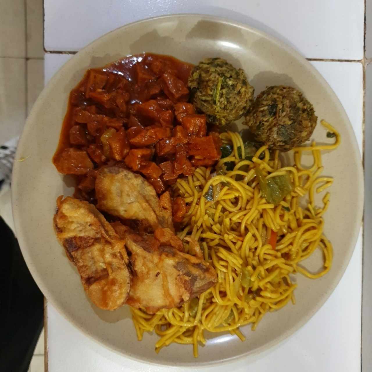 soya agridulce / bolitas de berro / chow men / berenjena apanada