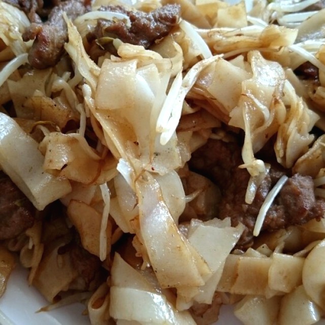 Beef chow fun