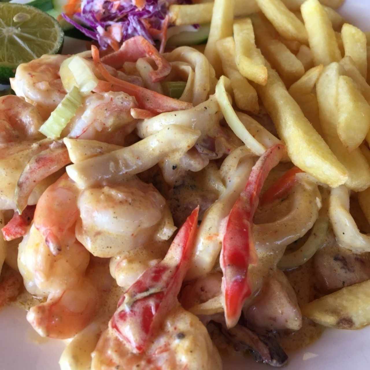 Mixto de mariscos con salsa blanca picante