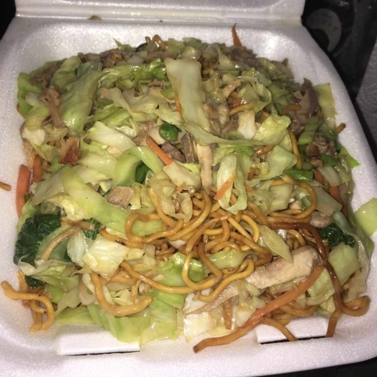 fideos y puerco chowmein