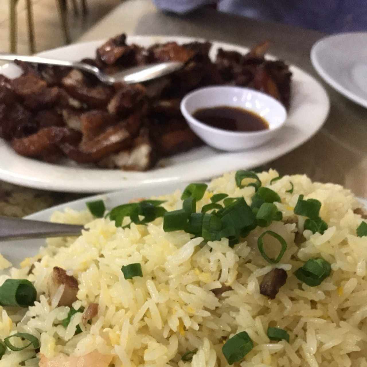arroz yan xhao con puerco a el carbon 