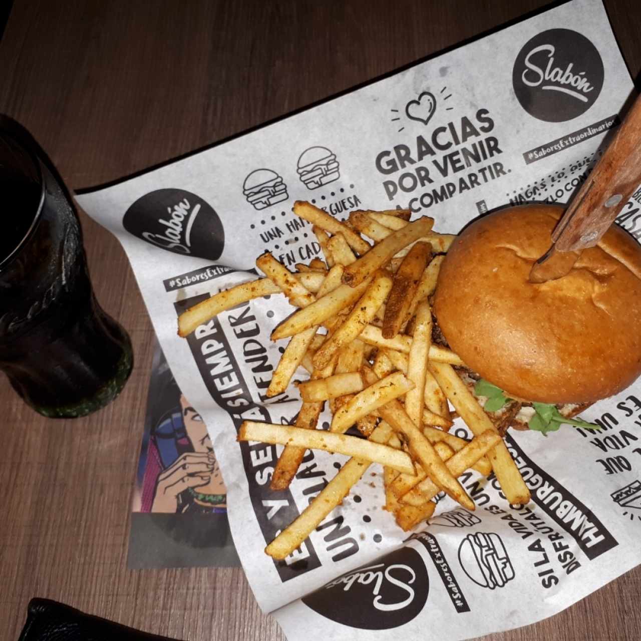 hamburguesa la kbrona + papas fritas y soda ndgra