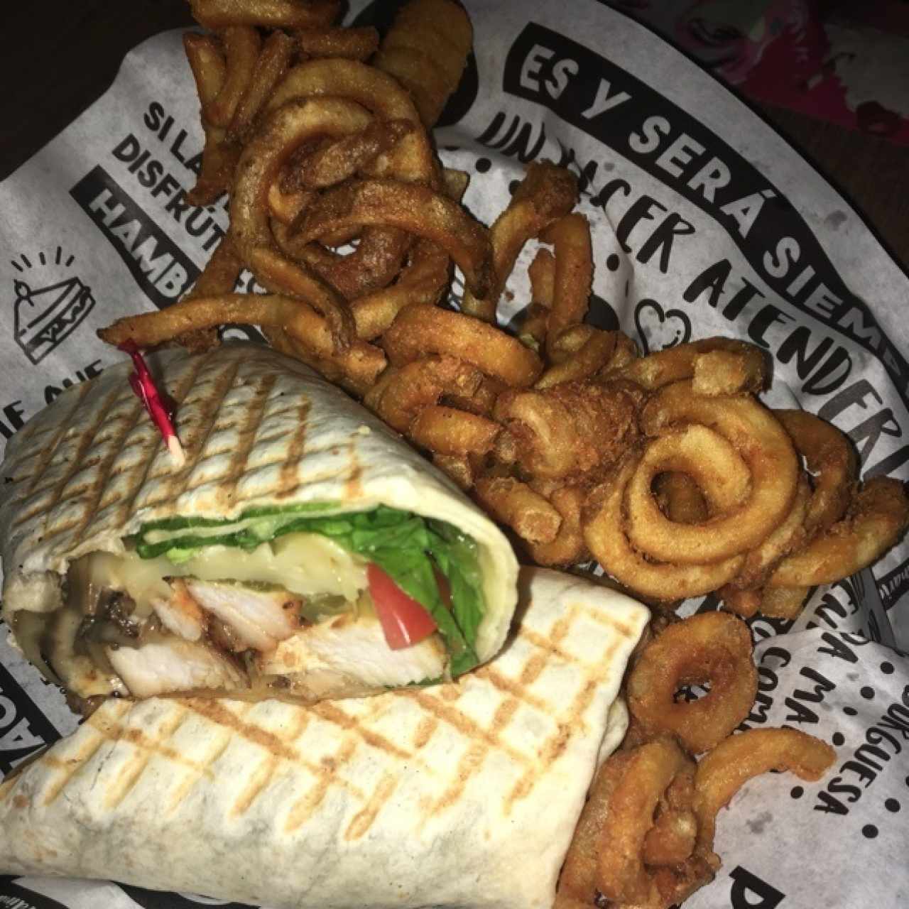 chicken mushroom wrap con papas curly