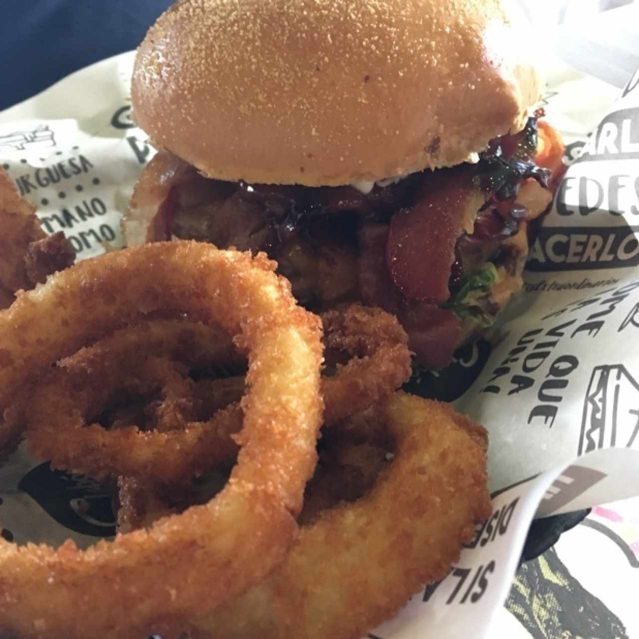 bacon lovers con Onion Rings