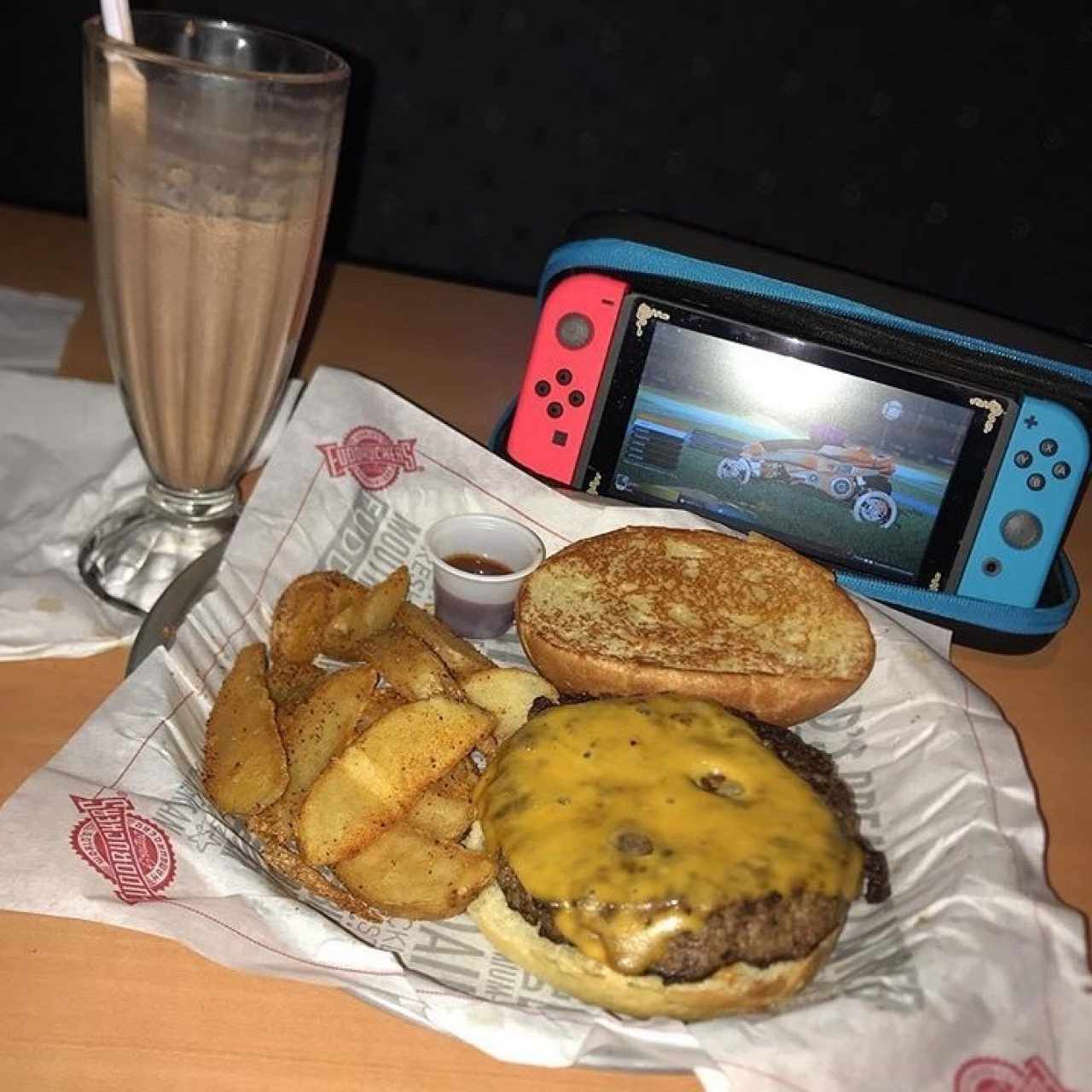 hamburguesa y milkshake
