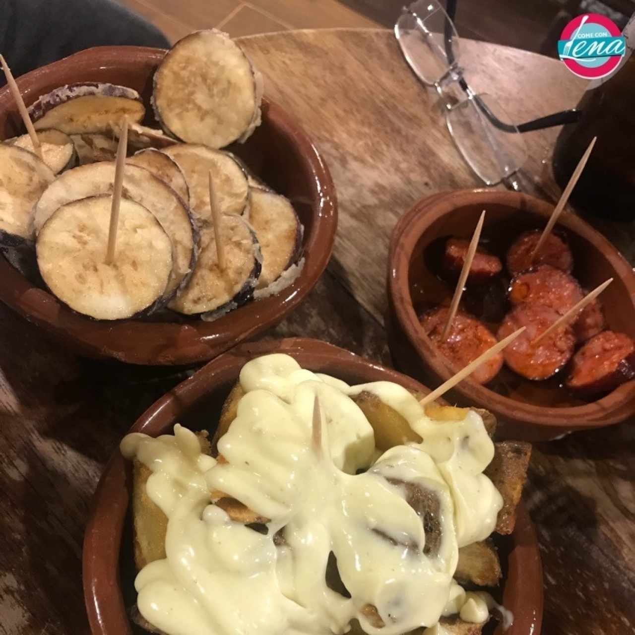 Berenjenas Apanadas, Papas Aioli y Chorizo 