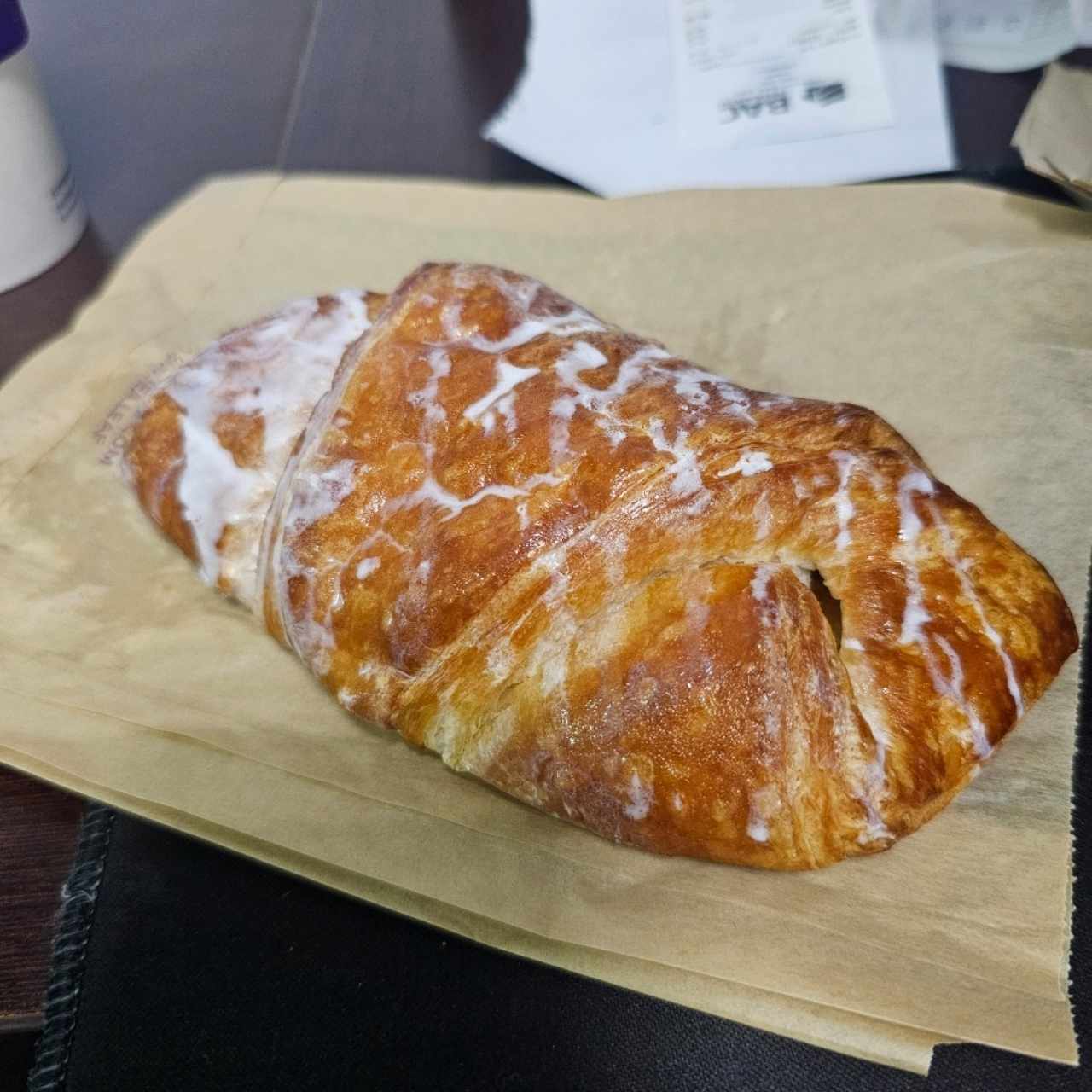 Croissant de Queso Crema y Guayaba