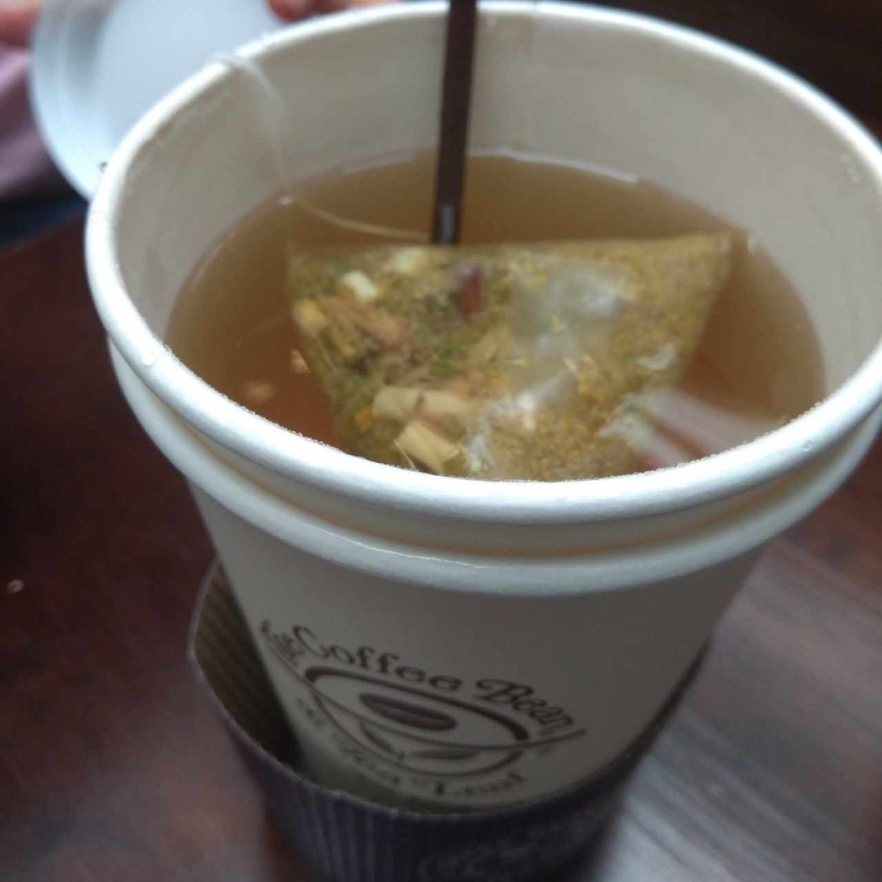 té de manzanilla con limón