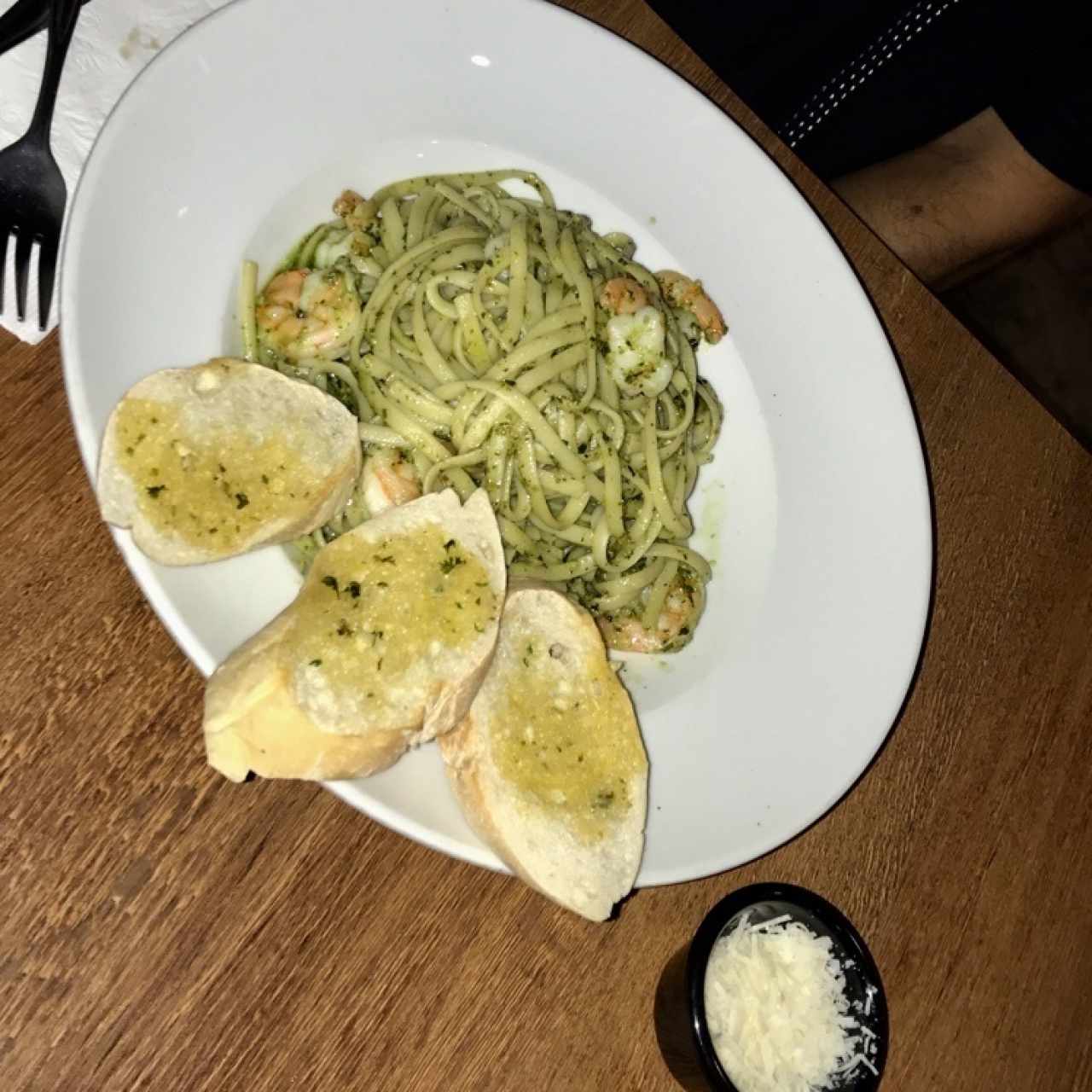 Pasta al Pesto con Camarones