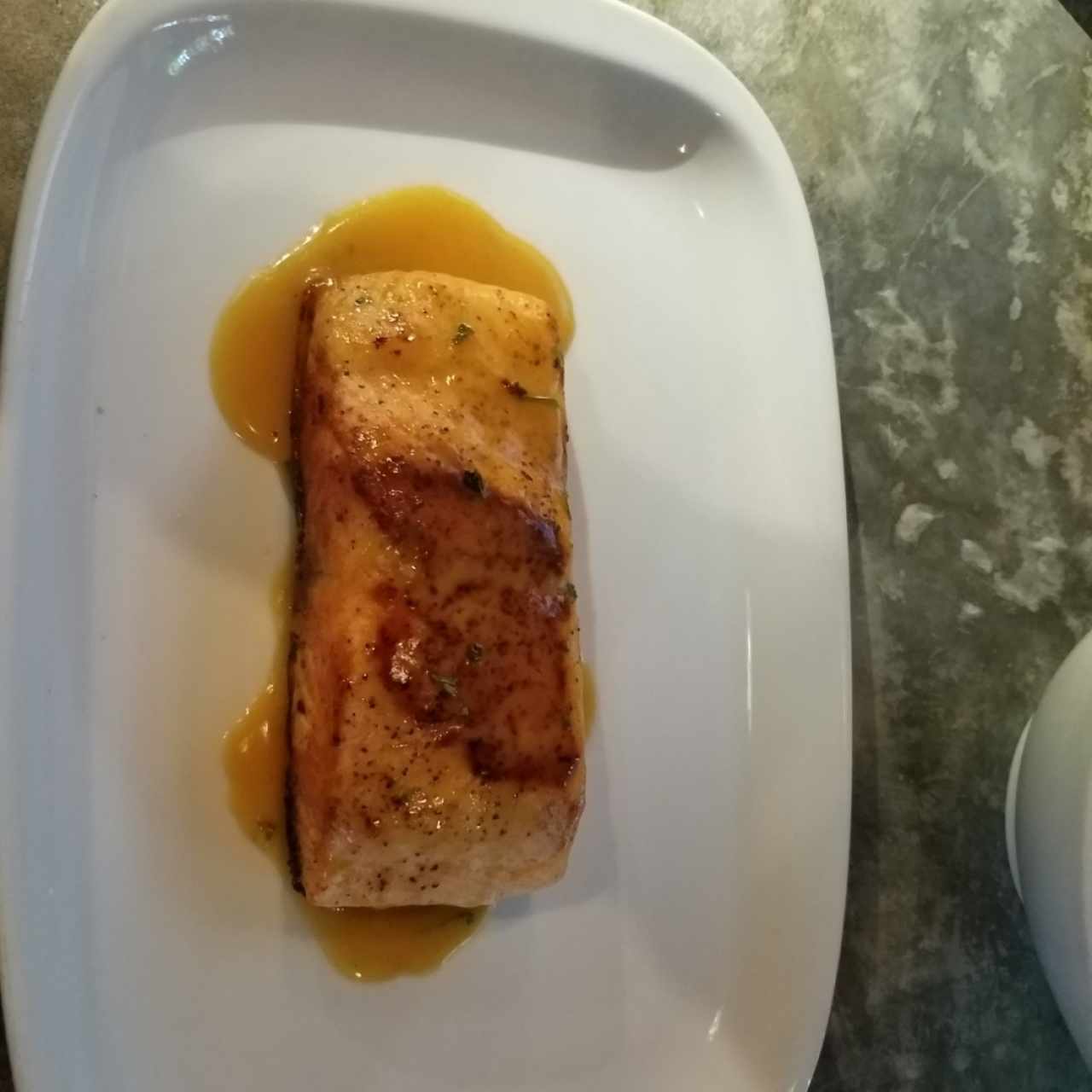 salmón en salsa de naranja