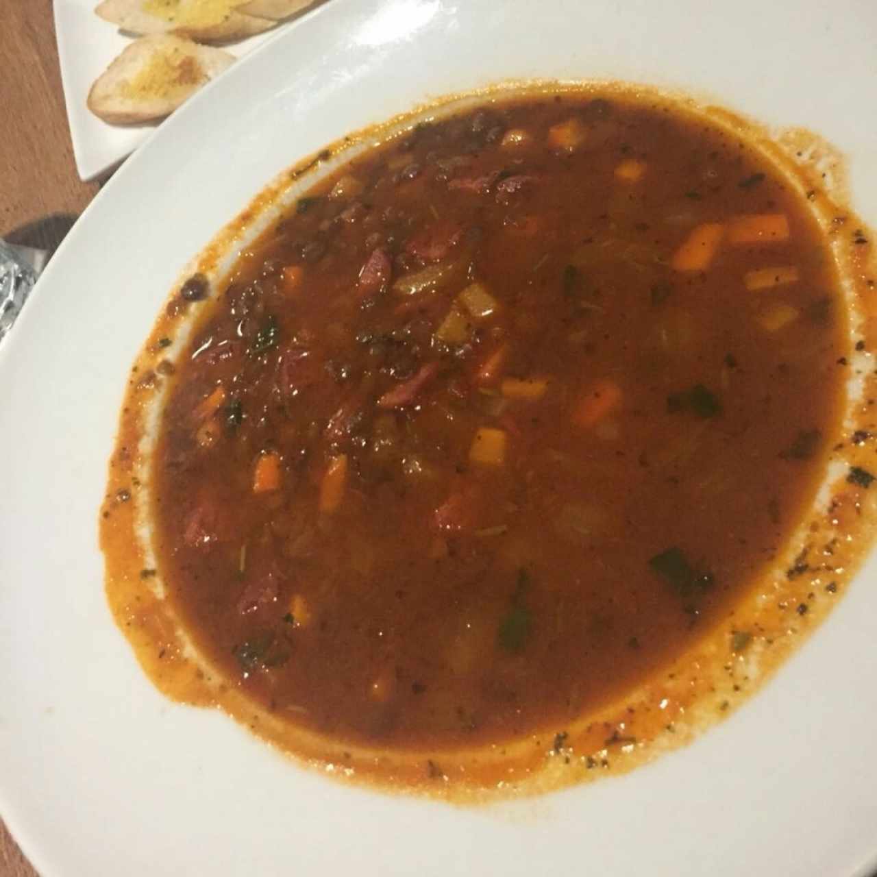 Caldillo de lentejas con chorizo español