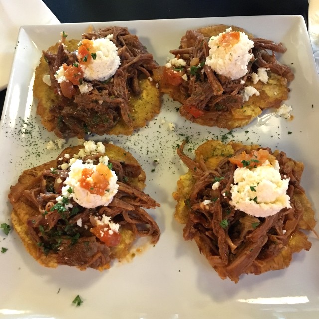 Ropa vieja con patacones