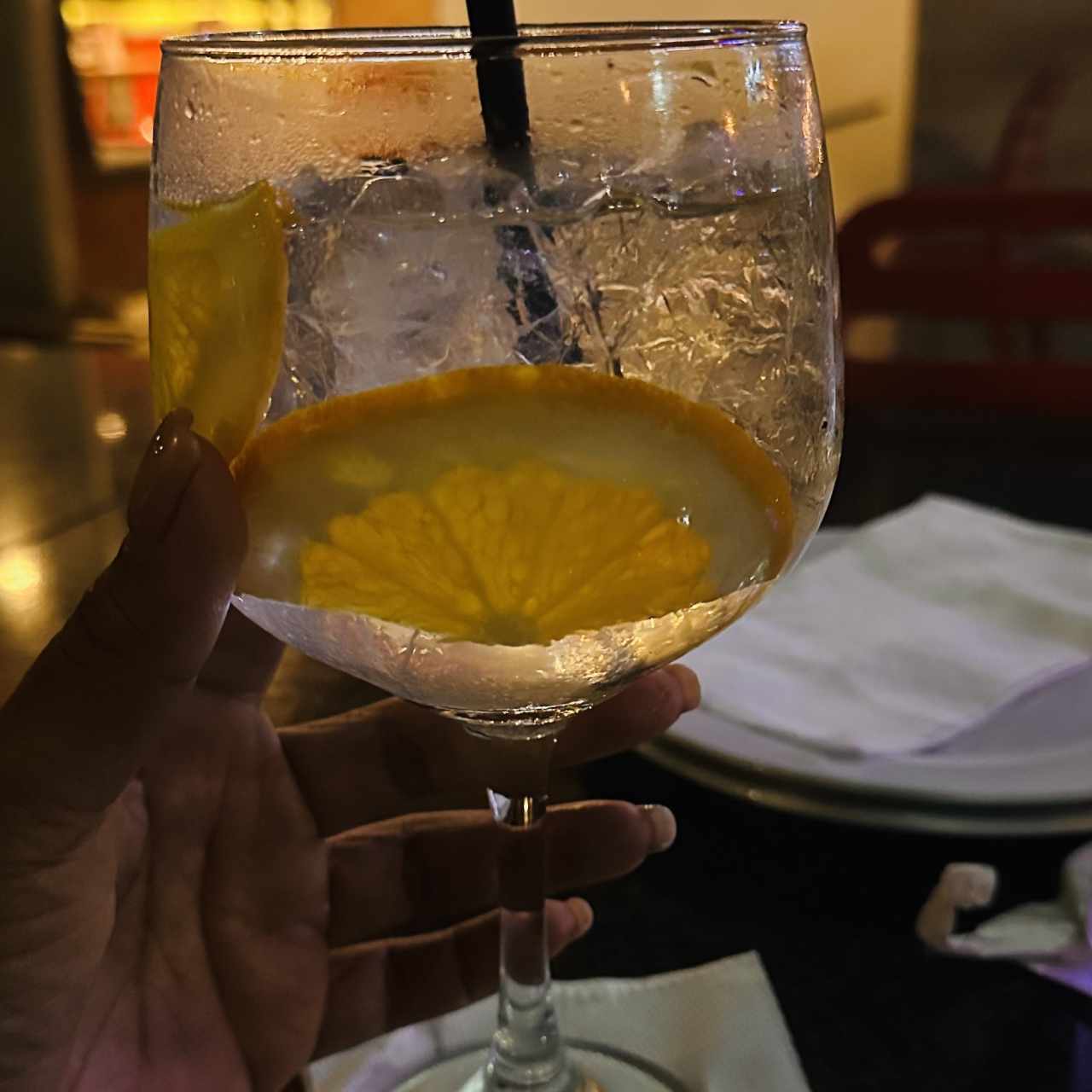 Gin tonic, happy Hours 5.00