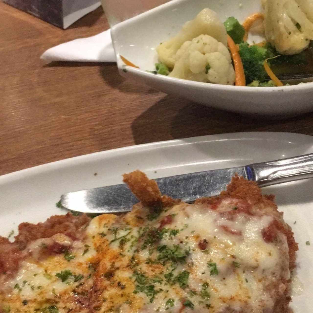 Milanesa Parmesana con Vegetales