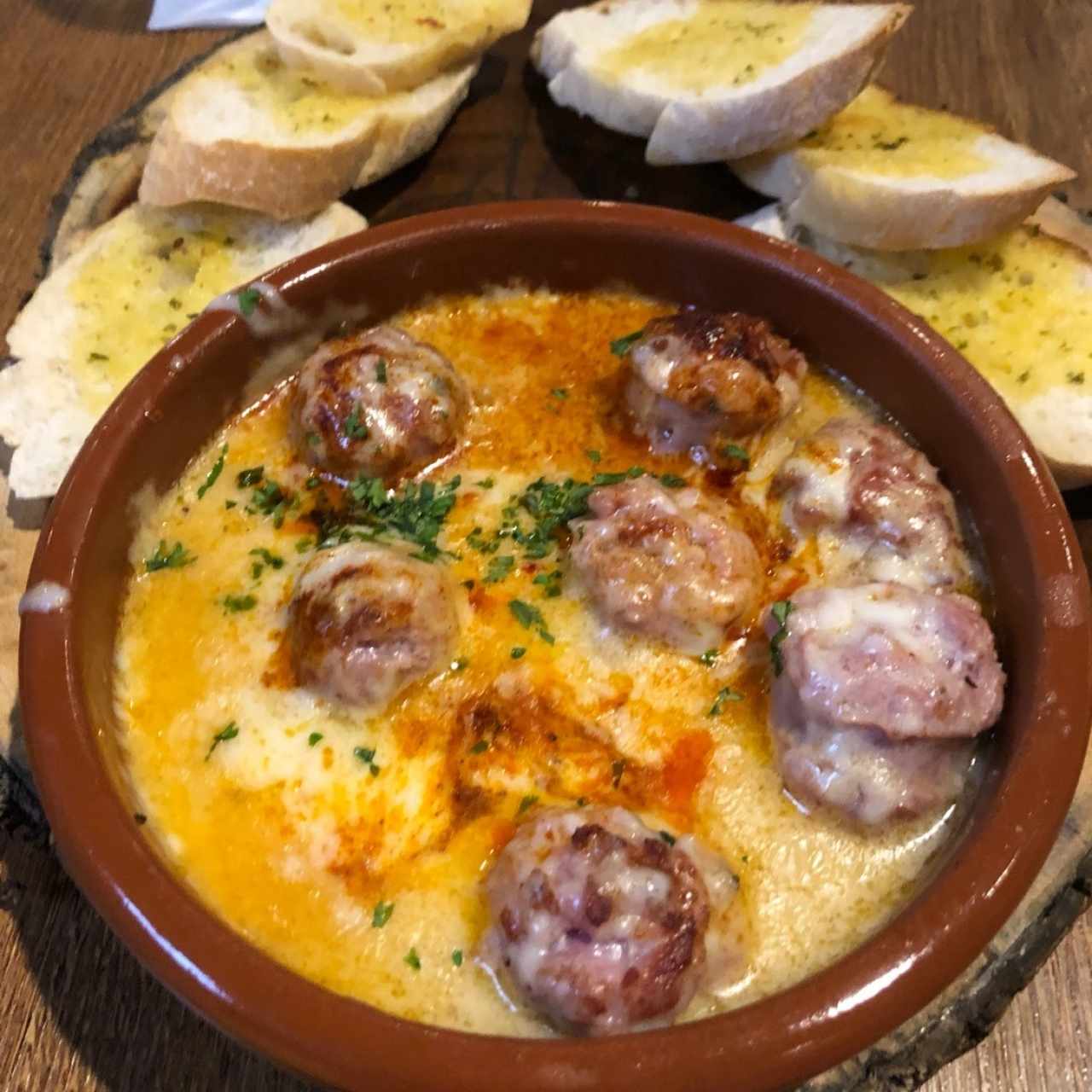 Queso fundido con Chorizo Español