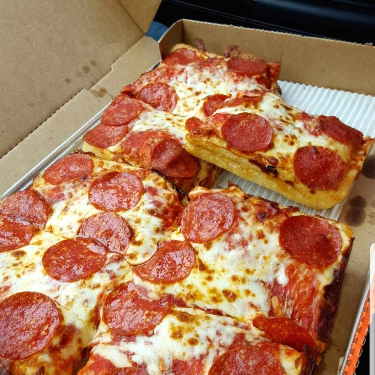 pan pizza de peperoni 