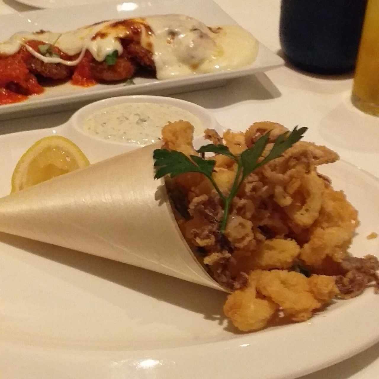 Fritto misto-calamares & bastones de zucchinis, mayonesa de curry