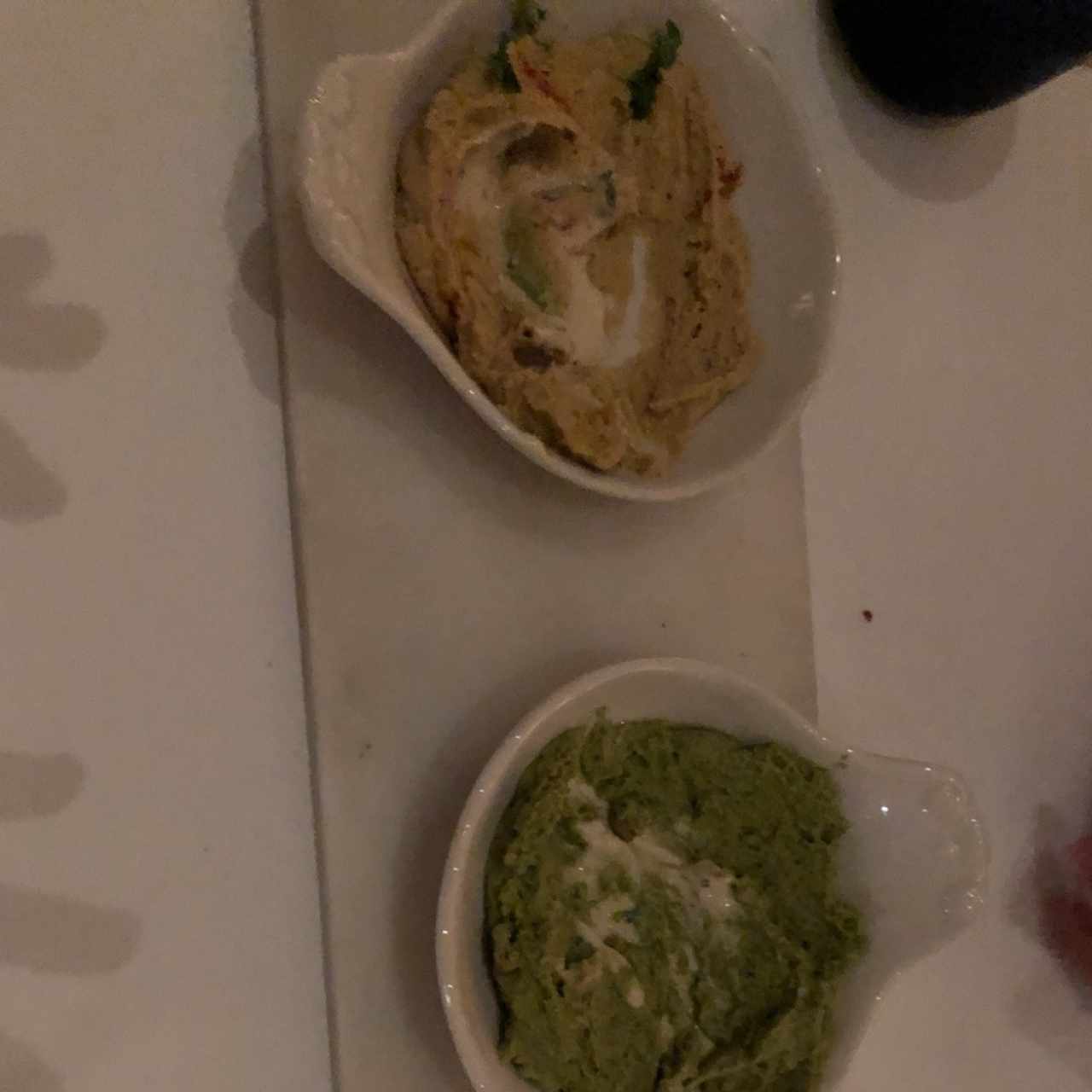 Dúo de Hummus de su elección: clásico, verde o rojo con tostaditas