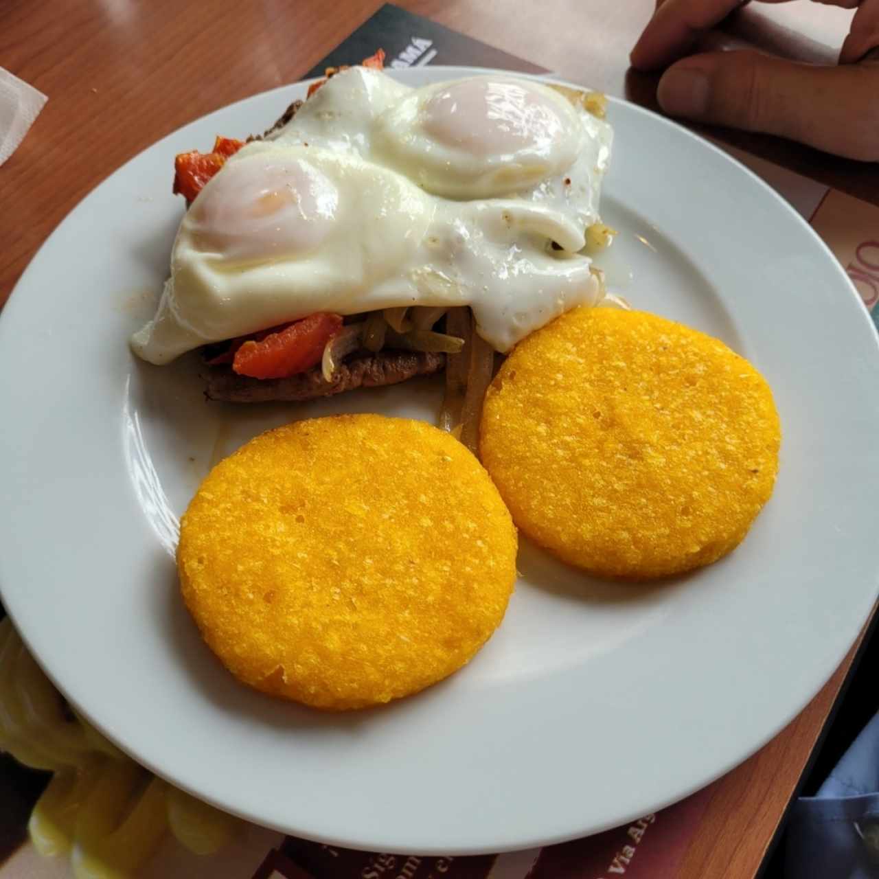 tortilla y bistec carne y huevo 