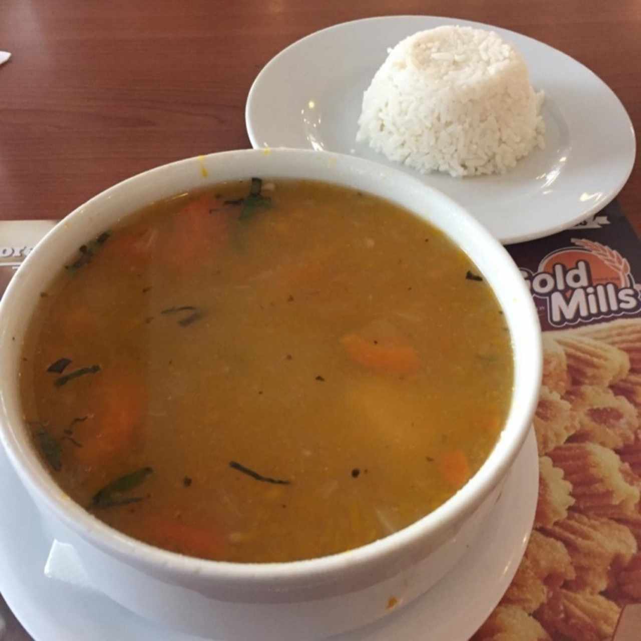 sopa de pollo con arroz 