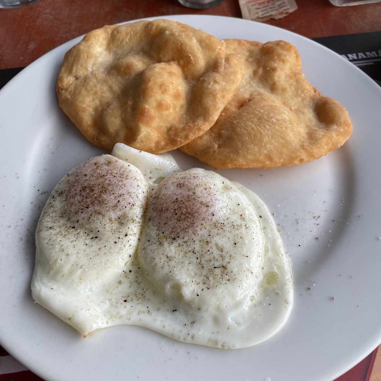 Huevos con hojaldras