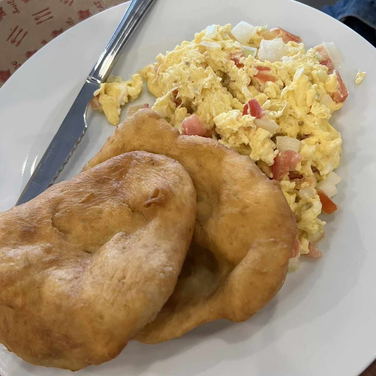 Huevos Con Cebolla y Tomate