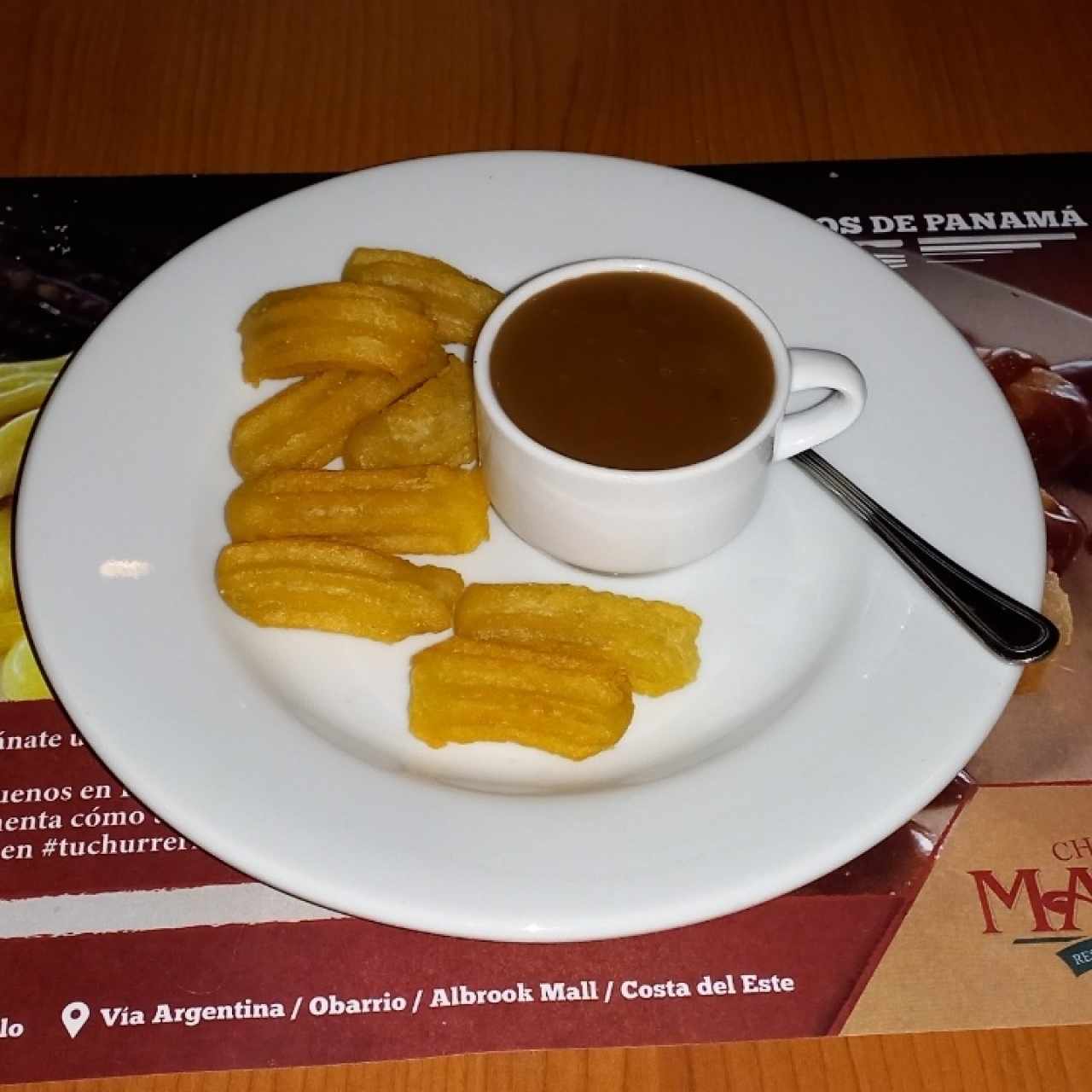 Mini churros con chocolate español