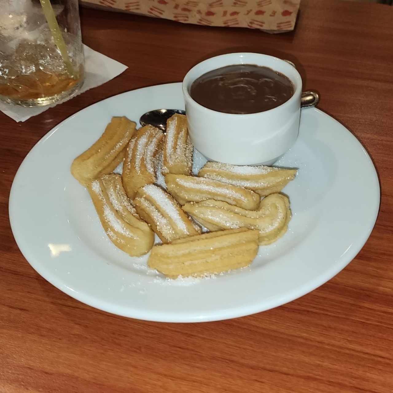 Mini churros con chocolate español