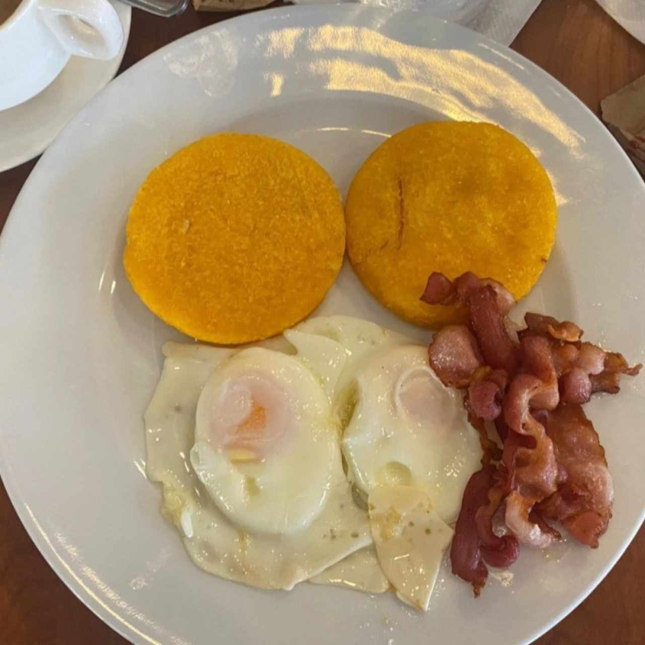 Huevos con Jamón o Tocino