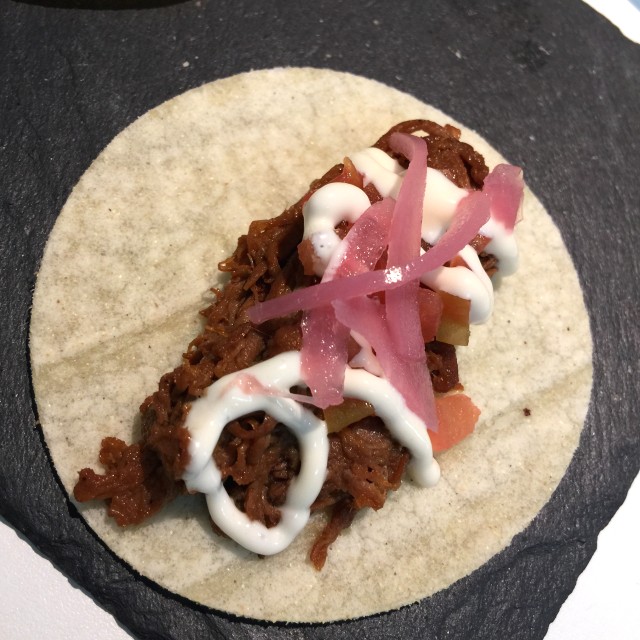 Tacos de ropa vieja, totalmente recomendado de entrada para compartir