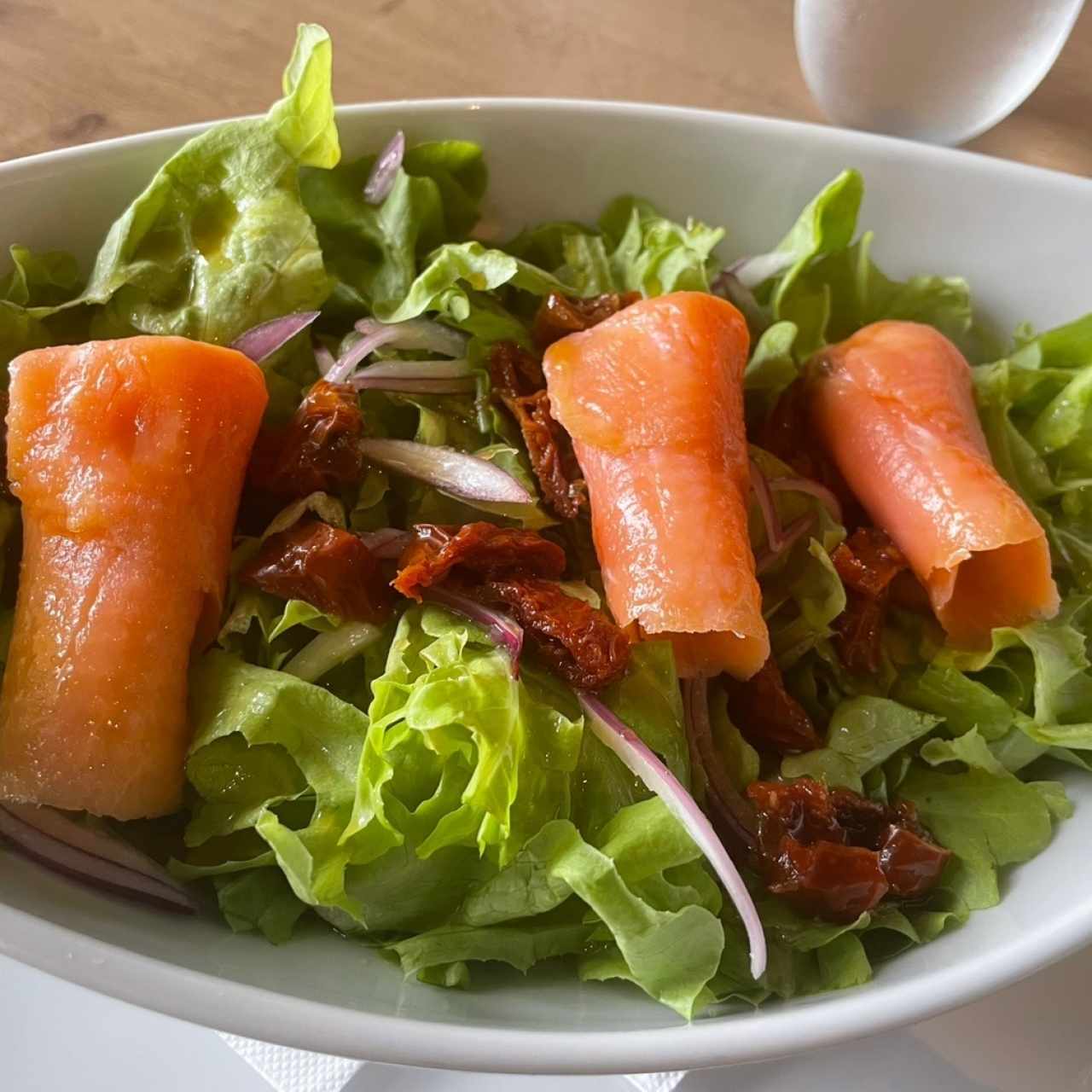 ensalada de salmón y cítricos