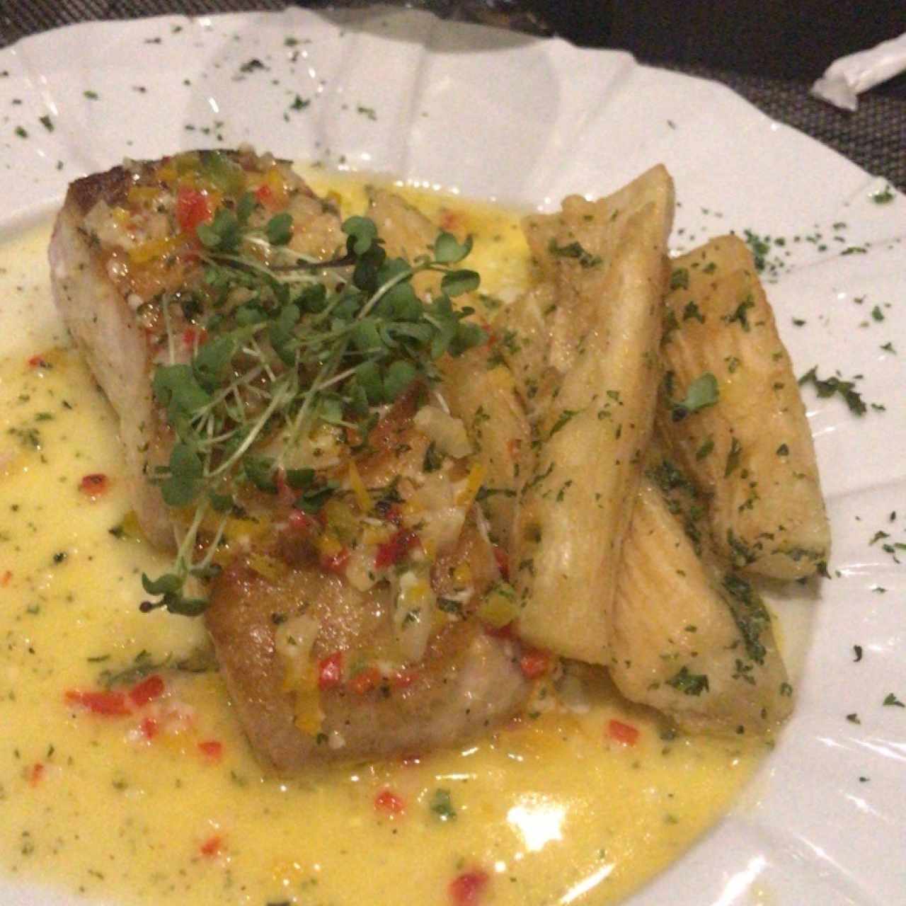 Filete Pescado con Yuca Frita